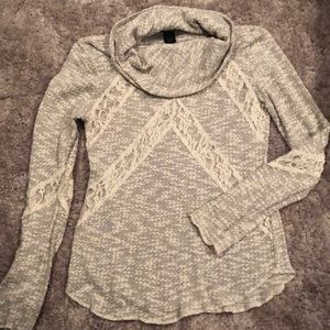 Turtle neck light sweater